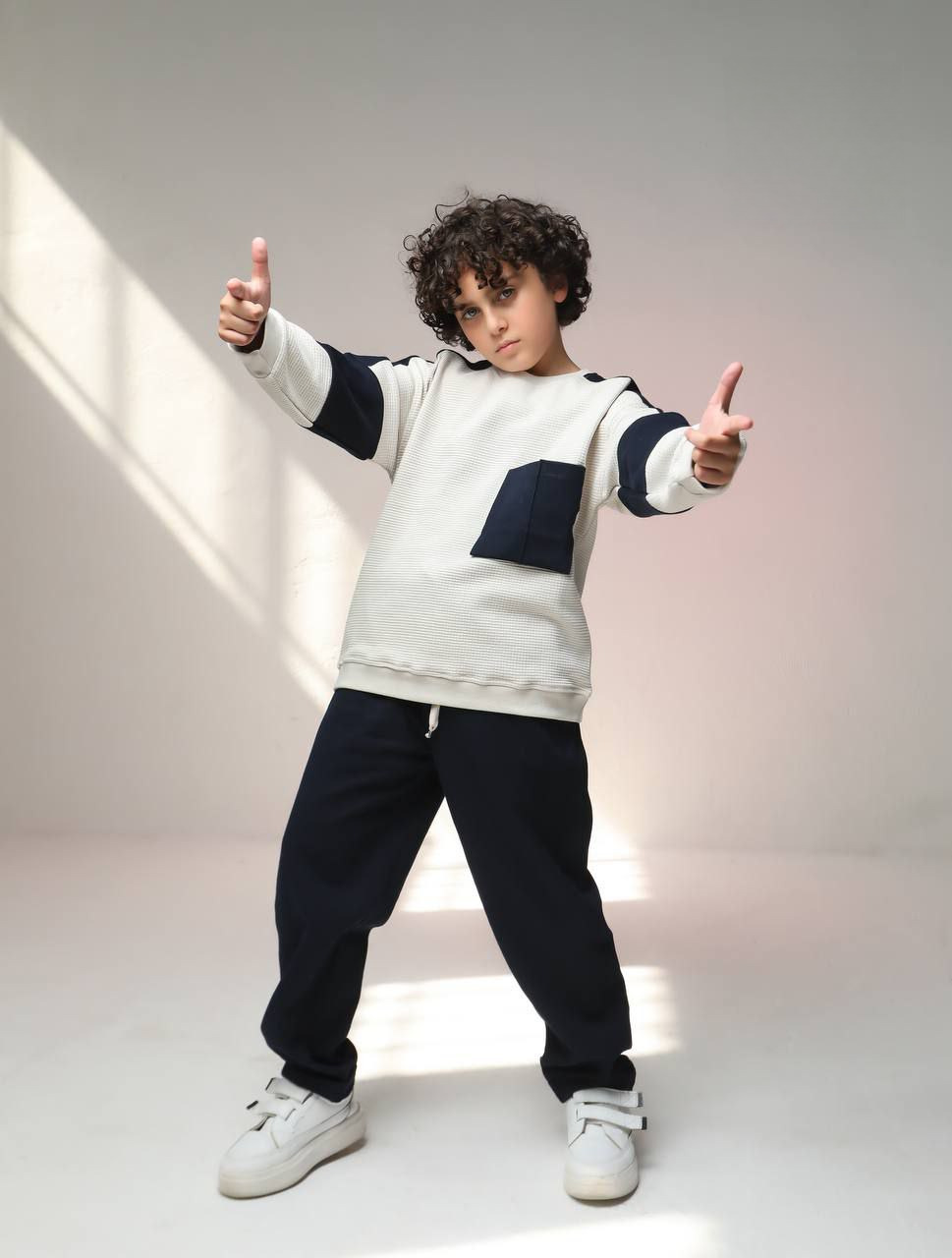 photo_1_2025-09-25_15-43-50 بلوز شلوار پسرانه طرح بیسکوییتی کد 1895 - تصویر 1